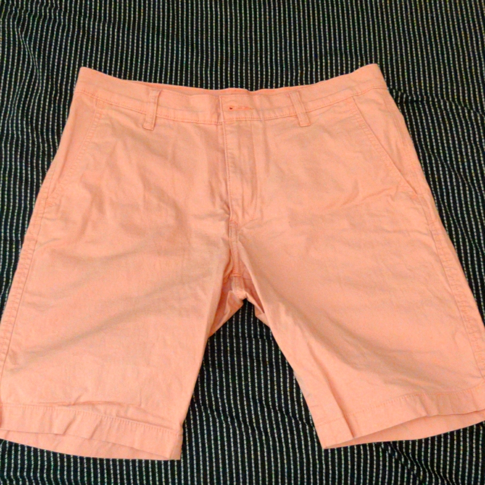 (30) Levi's Salmon Chino Shorts